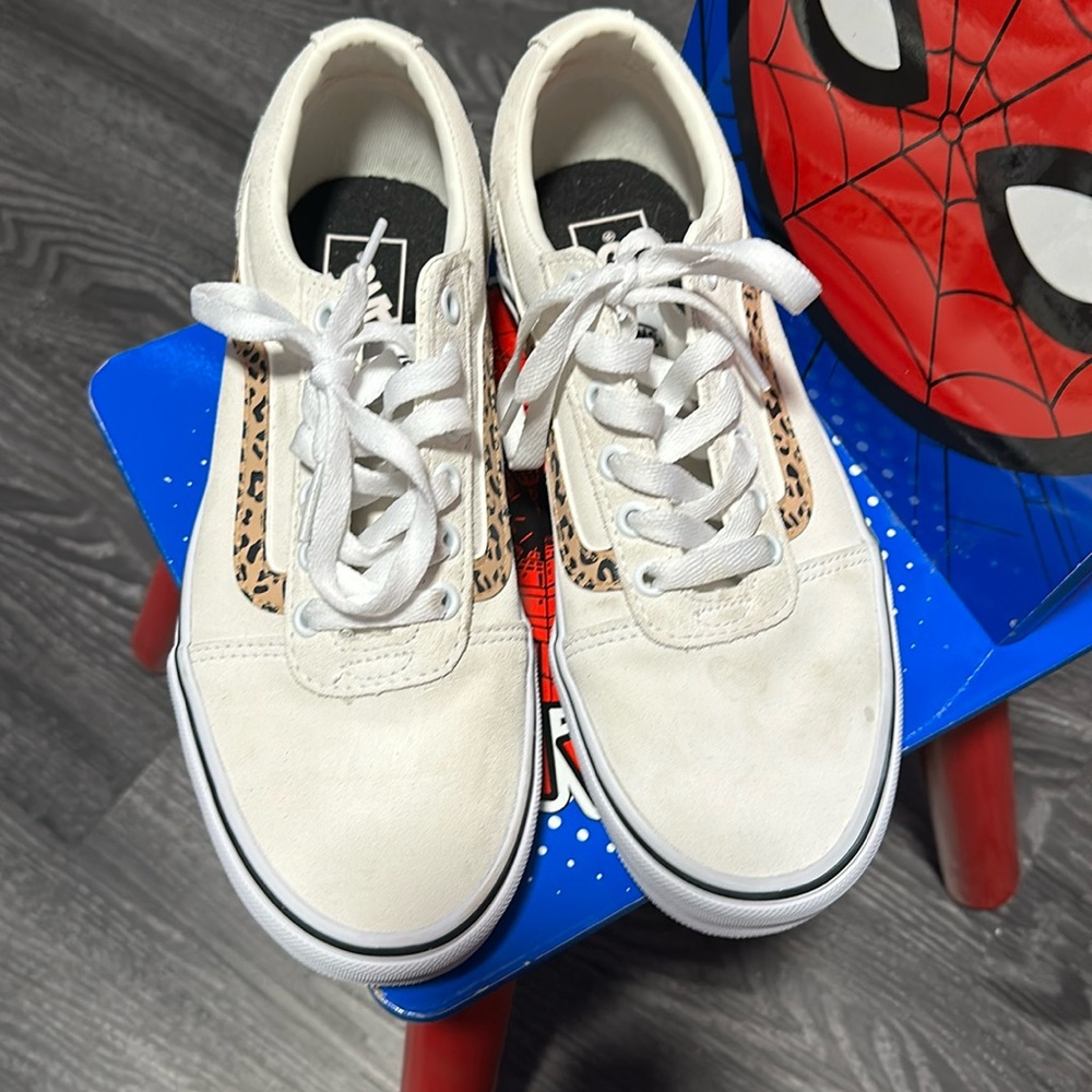 Beige Vans Cheetah stripe. Brand new. Some stains due to storage. NO BOX!